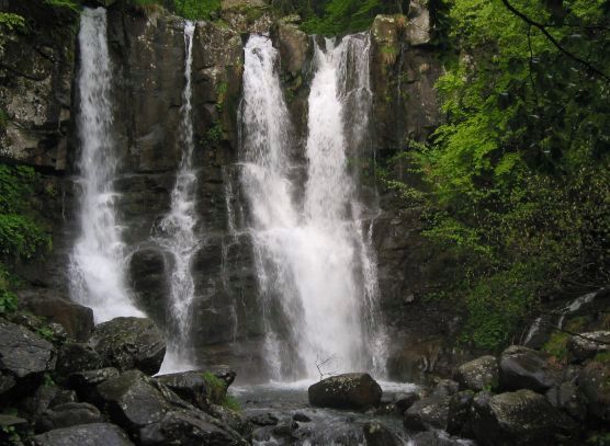  Image name: 12-cascate del dardagna.jpg 
 width: 556 pixel 
 height: 407 pixel 
 Size: 52654 bytes 
 Click to enlarge 